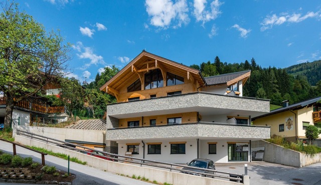 Apartment Alpendorf near Ski Slopes