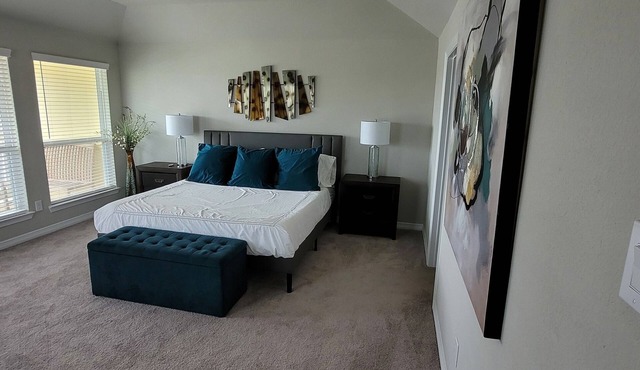 Beach Adjacent Modern 3 Bedroom 3 bath home with King & Queen beds in La Porte