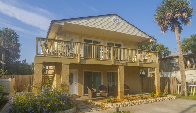 Beach Villa ~ Pet Friendly ~ Fenced Yard ~ Steps to the Beach! in Saint Augustine