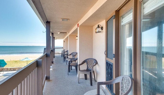 'Beachfront 15' Condo on Old Orchard Beach in Old Orchard Beach