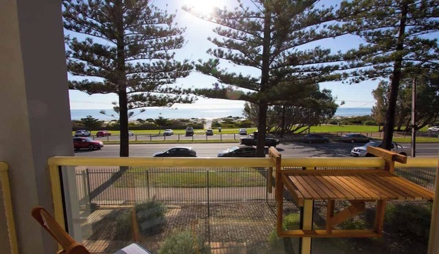 Beachfront self contained upstairs apartment in Semaphore
