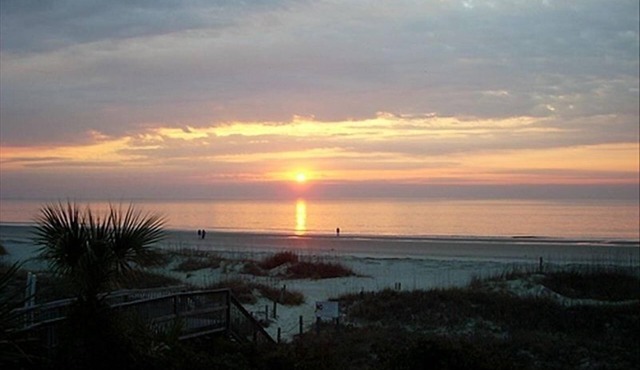 Beautiful! Ocean View 2BR 2BA Villa - Steps from Beach in Hilton Head Island