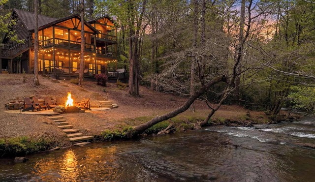 Beautiful Riverfront Cabin in Blue Ridge, GA in Cherry Log