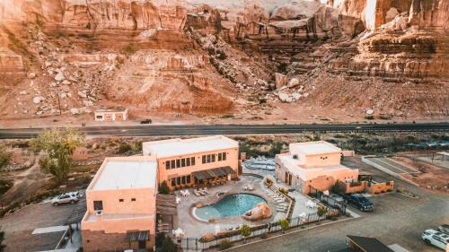 Bluff Dwellings Resort in Bluff