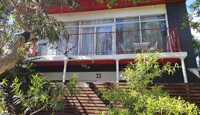 Bohemian Beach Bliss 1 mins walk to the beach and 3 mins to Semaphore shops! in Semaphore