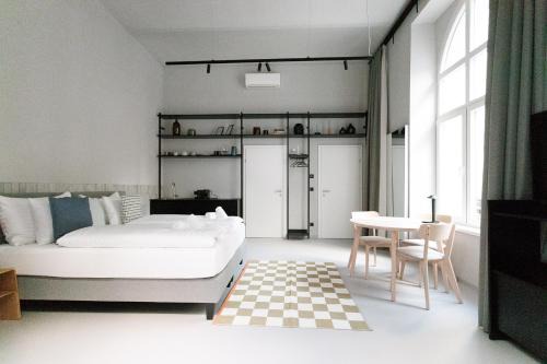 Boutique Design Studios in Vienna Center, Walk to Karlsplatz, Opera