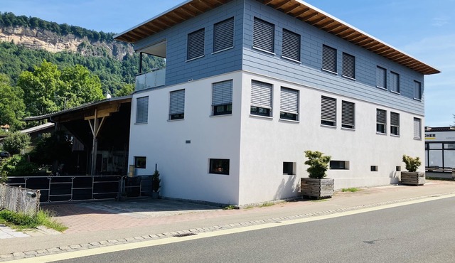 Bright, modern furnished vacation apartment on the Ach.