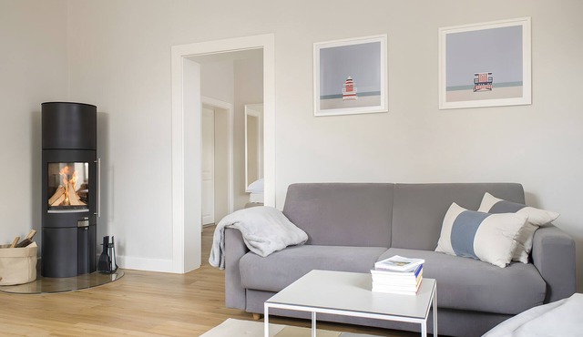 Bright Stuuv – Comfortable Living with Sunny Terrace and Fireplace in Fehmarn