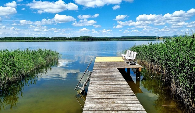 Bungalow incl. boat directly on the lake in Basedow
