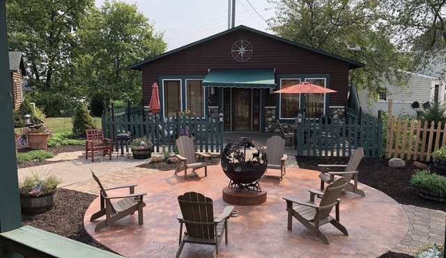 Cabin near Mississippi with Pickleball court - North Star in Bellevue