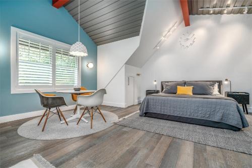 Carriage House - Studio Condo minutes away from downtown Saugatuck! in Saugatuck