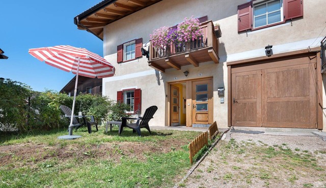 'Casa Avisio', private garden, Wi-Fi, and ski slopes nearby in Castello-Molina di Fiemme