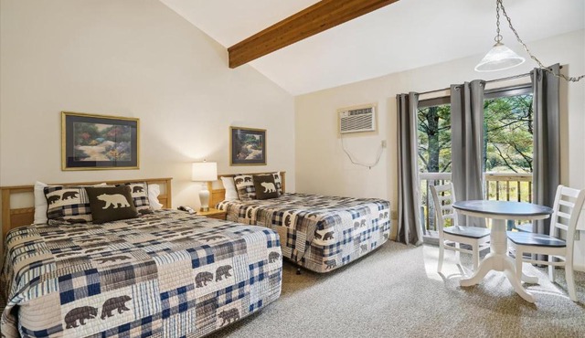 Cedarbrook Deluxe Two Bedroom Suite with outdoor heated pool 20304 in Killington