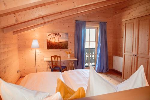 Chalet im Grünen in Seenähe