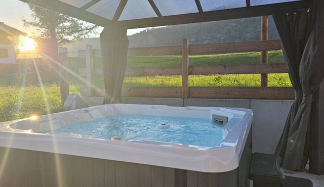 Chalet with a terrace hot tub and sauna in Reit im Winkl