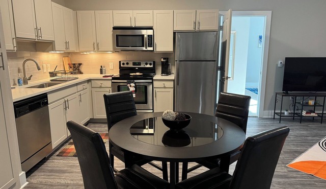 Charming 1-bedroom apartment in superb Addison with WiFi & a ton of amenities! in Addison