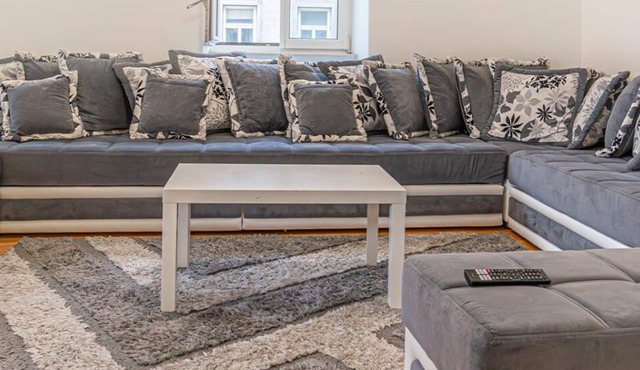 Charming 2BR+1LR - Near Villa Gustav Klimt