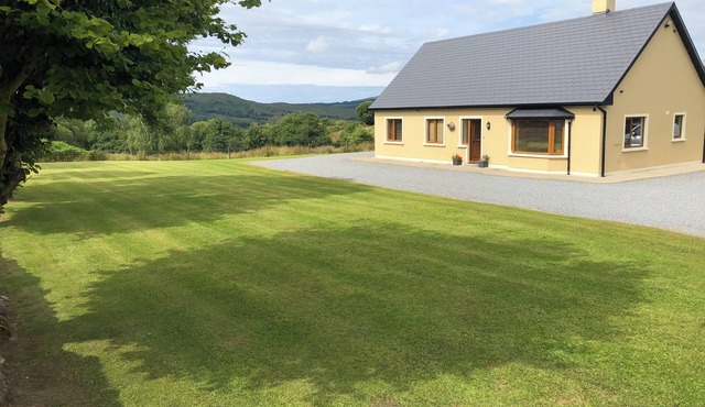 Charming 3-bedroom bungalow in Kenmare with WiFi access in Kenmare