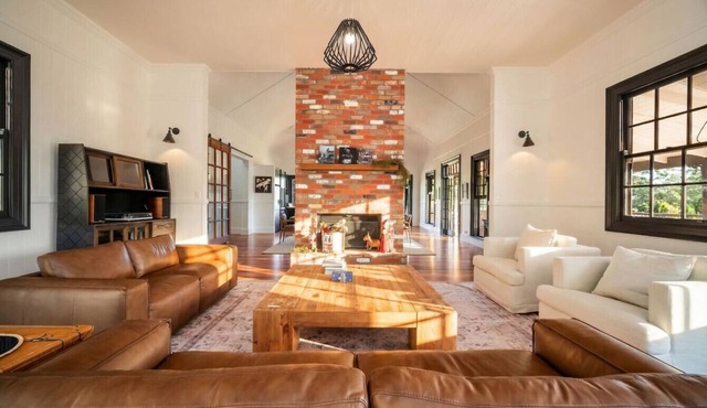 Charming Queenslander With 5 Acres Private Land in Tamborine Mountain