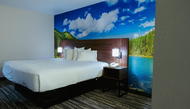 Clarion Pointe-Dillard near Blue Ridge Mountains in Dillard