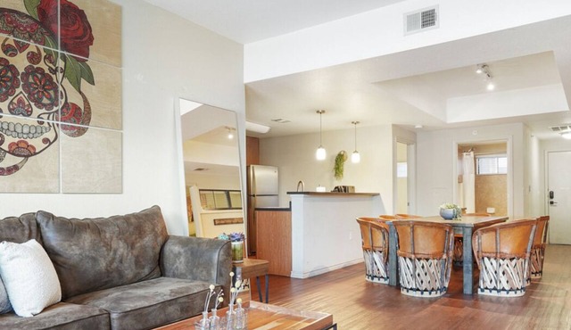 Comfortable Accommodations for 8 in North Austin in Austin