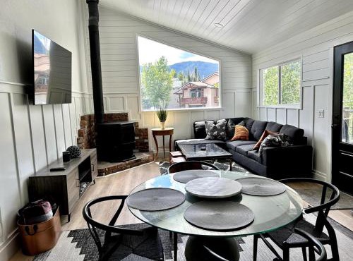 Contemporary 4BR with Ski Run Views in Park City