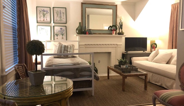 Convenient quiet LSU Location near City Park, coffee shops, restaurants and bars in Baton Rouge