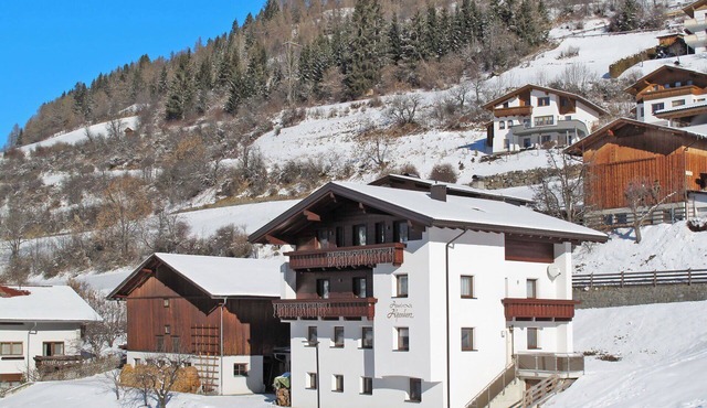 Cosy apartment for 4 people with WIFI, TV and balcony