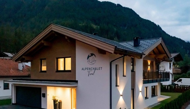 Cosy apartment for 5 guests with WIFI, TV, patio and parking