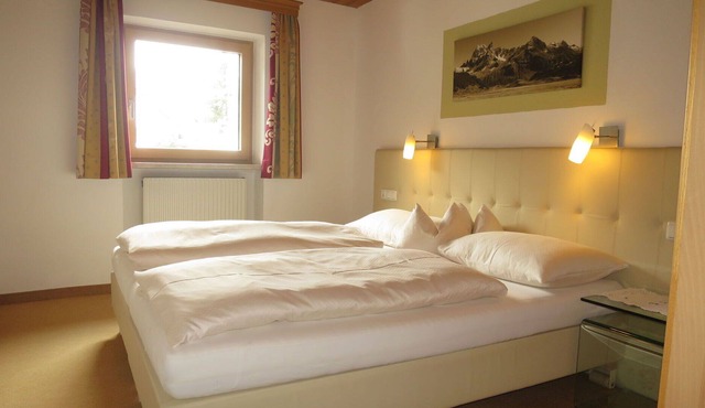 Cosy apartment for 4 people with WIFI, TV, balcony, pets allowed and parking