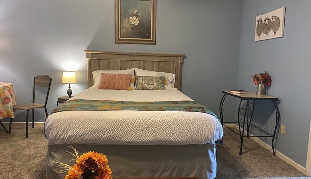 Couple’s cute cottage retreat (Cabin #1) in Lake City