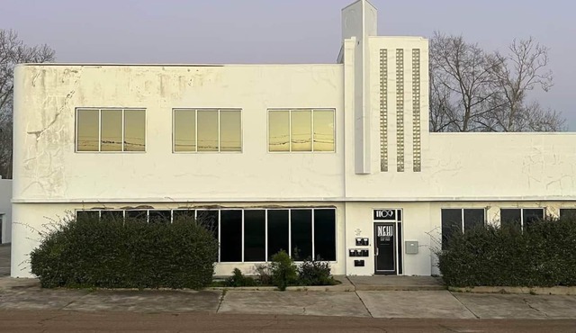 Couples get away… Slipper tub, penthouse in McComb