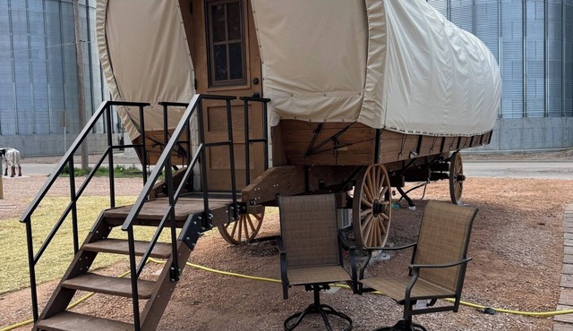 Covered Glamping Wagons: Step Into the Frontier With Modern Comforts in Wall