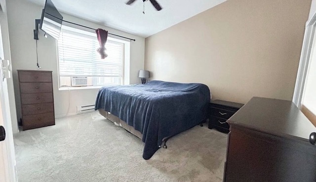 Cozy 2-bedroom condo in wonderful Gresham with pool in Gresham