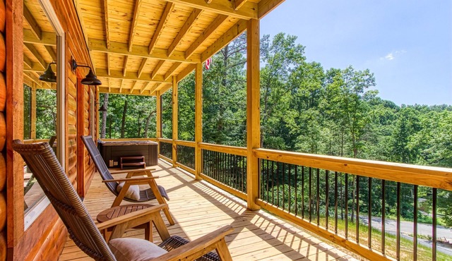 Cozy Mountain VIEWs Luxury Hot Tub, Fire pit, Game Room, wi-fi.n in Sevierville