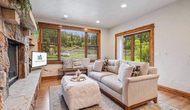Cozy Spacious Mountain Home Close To Everything in Minturn