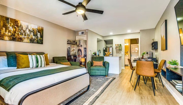 Cozy Studio Apartment- Domain, UT , Downtown Easy City Access Austin in Austin