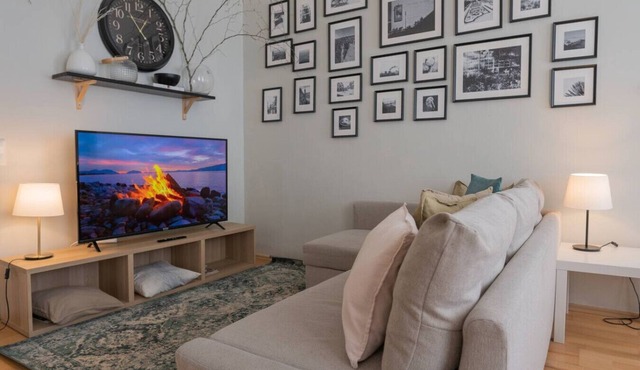 ~Danube apartment in ambient style with smart TV~