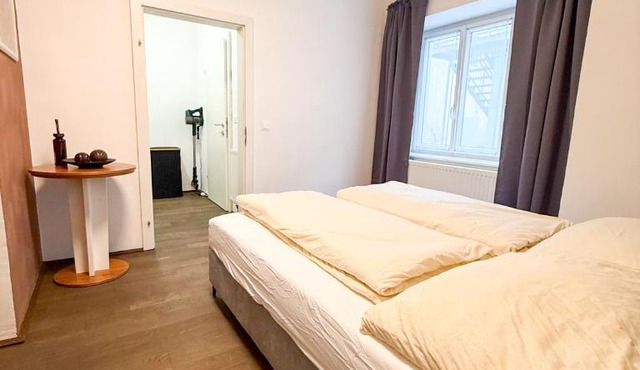 Danube Holiday Homes Citywall Apartment