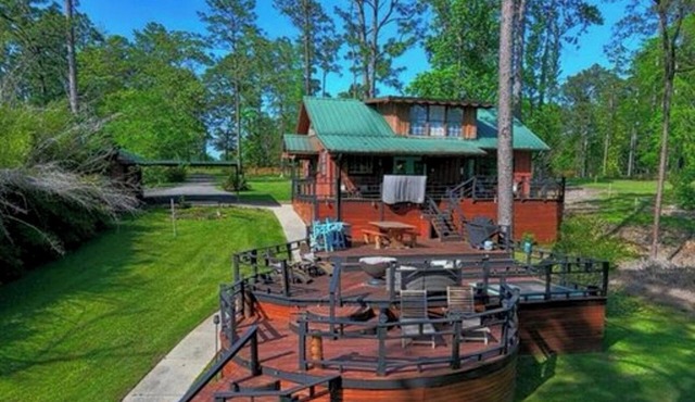 Decked Out was chosen by it's new owners for it's long history of great reviews. in Burkeville