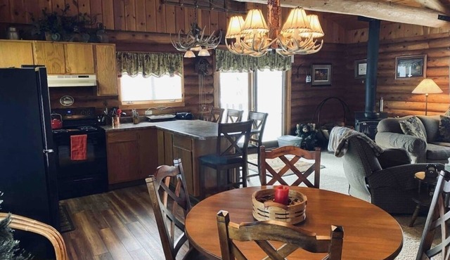 Deer Pass Lodge in Lead