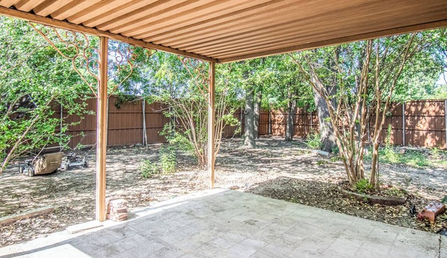 Deevine Homes - Private Bedrooms with Shared Bathroom in Carrollton
