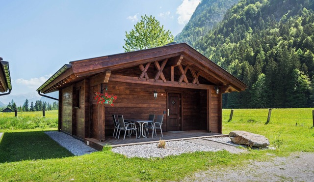 Detached comfortable cabin in nature, panoramic mountain views from the terrace, cozy comfort for every season.