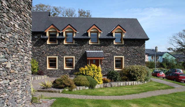 Dingle Courtyard 2 Bed (Sleeping 6) in Dingle