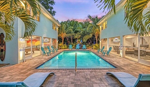 Discover Your Private Oasis at Wildflower: A Resort-Style Retreat 800 feet Walk to Beach, Pool, Hot in Sarasota