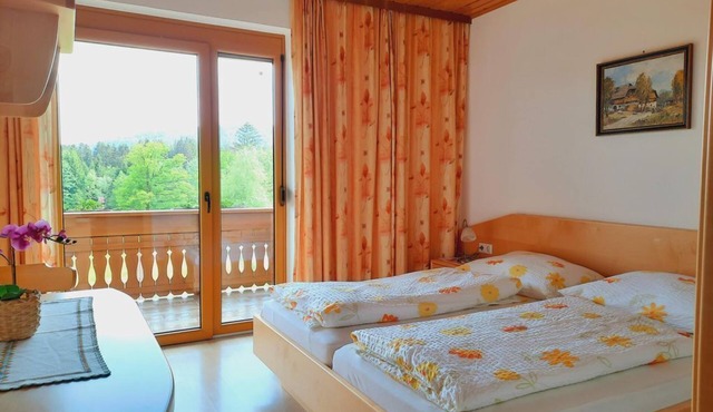 Doppelzimmer mit Balkon, Dusche, WC - Pension Hecher