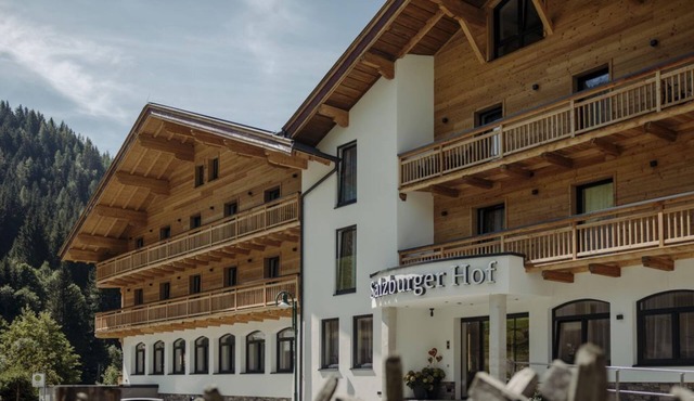 Doppelzimmer mit Zusatzbett; Dusche 4-6 Nächte - Hotel Salzburger Hof