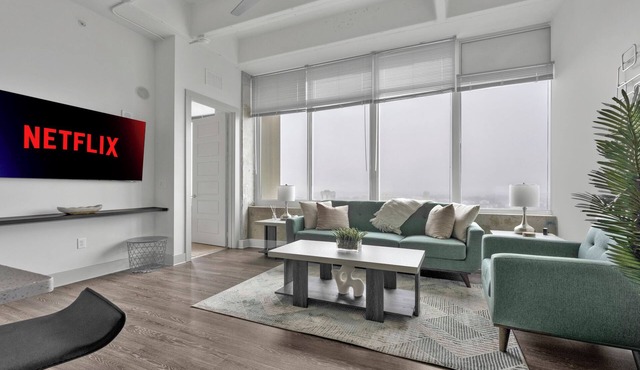 Downtown High-Rise w/City Views, Pool & Gym in Atlanta