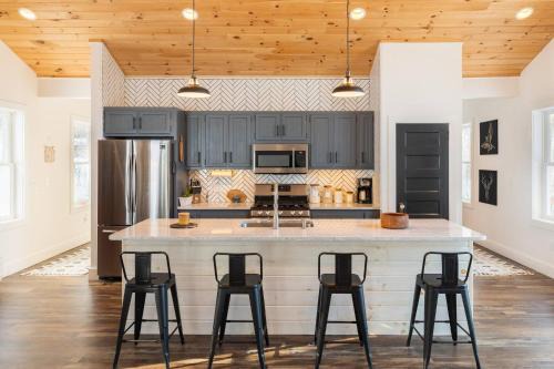 Dreamy Artist Chalet in Secluded Historic Village in Warren