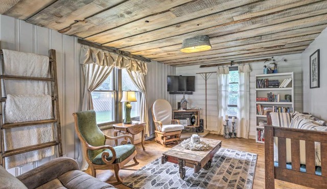Eclectic Ladysmith Hideaway: Hike & Hunt! in Ladysmith